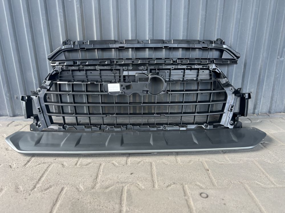 Решітки кронштейни решіток губи Audi Q7 2017-2021