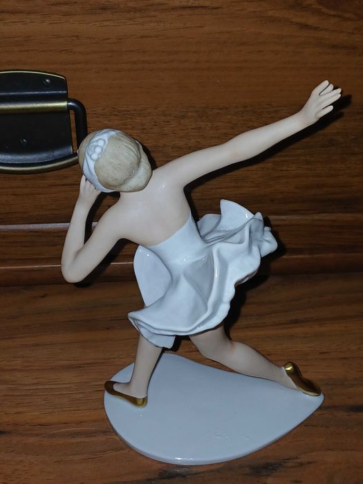 Stara figurka Wallendorf tancerka baletnica