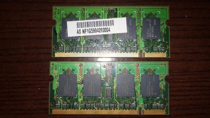 2x Memórias 512mb Infineon DDR2 PC2-4200S-444-11-A0 533MHz