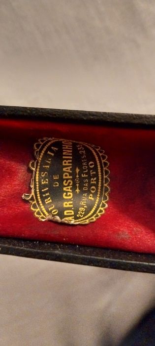 Caixas de pele e veludo para guardar brincos e joias