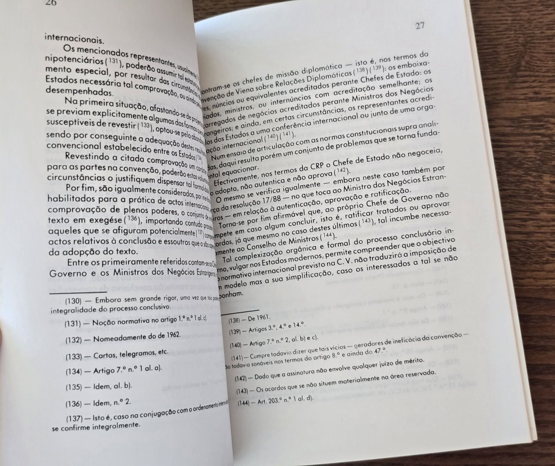 Livros jurídicos / Direito / 1 = 2,5€ / 10 = 20€