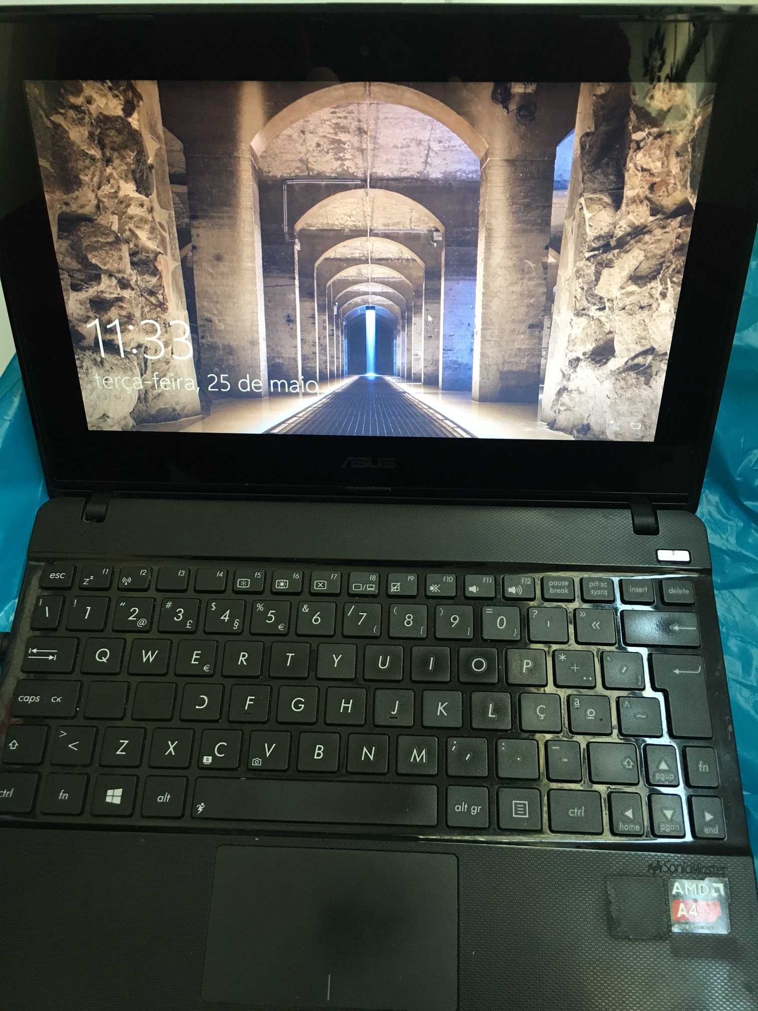 Asus X102B em bom estado