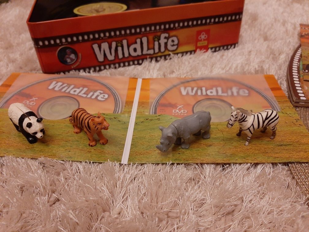 TREFL gra planszowa Wild Life płyty DVD figurki safari parku Serengeti