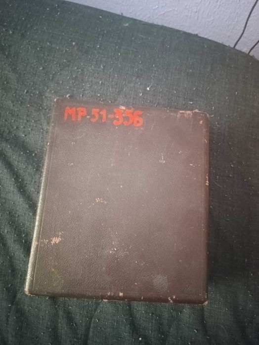 Stary miernik elektryczny