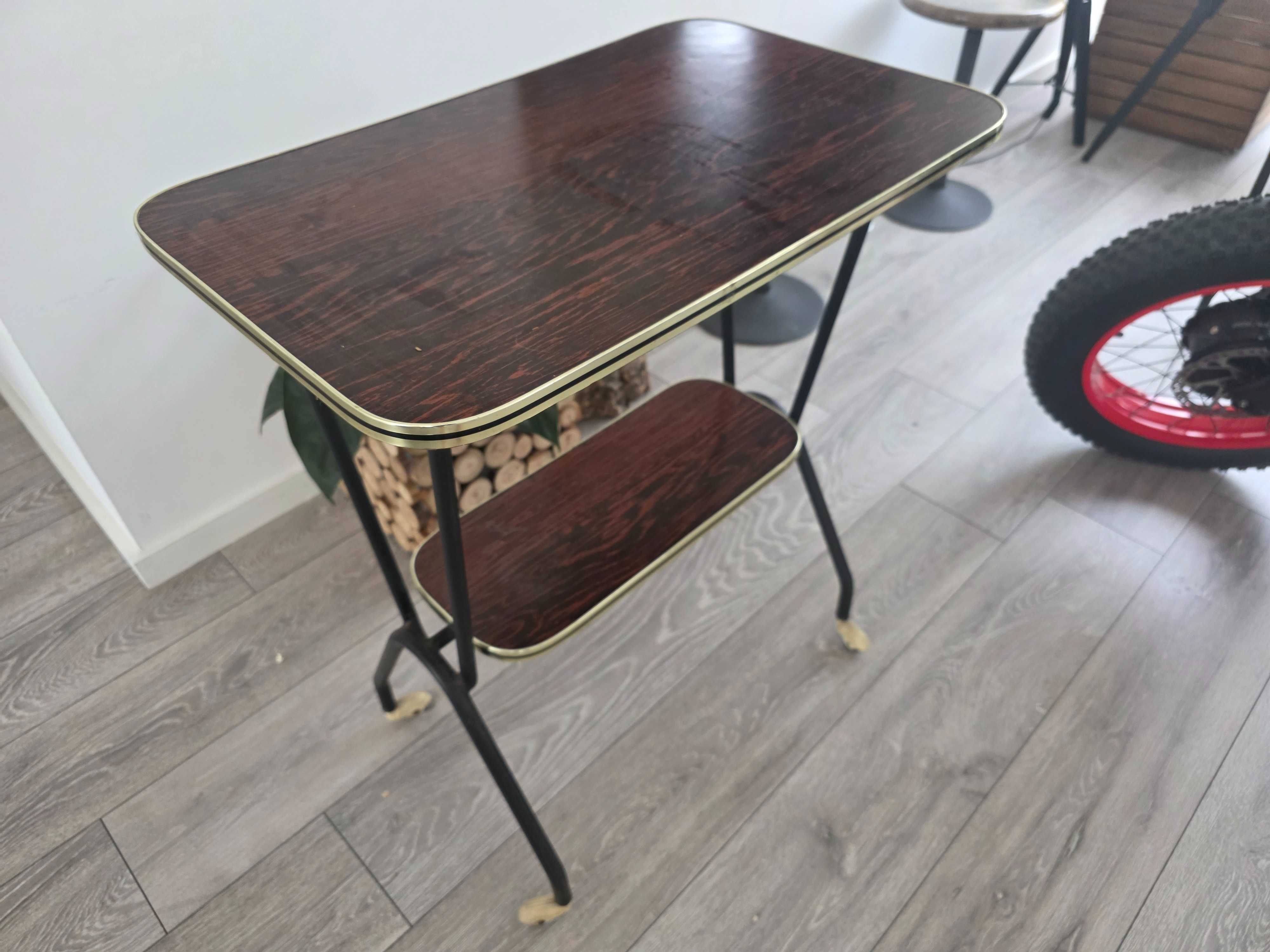 Mesa de apoio e tv vintage