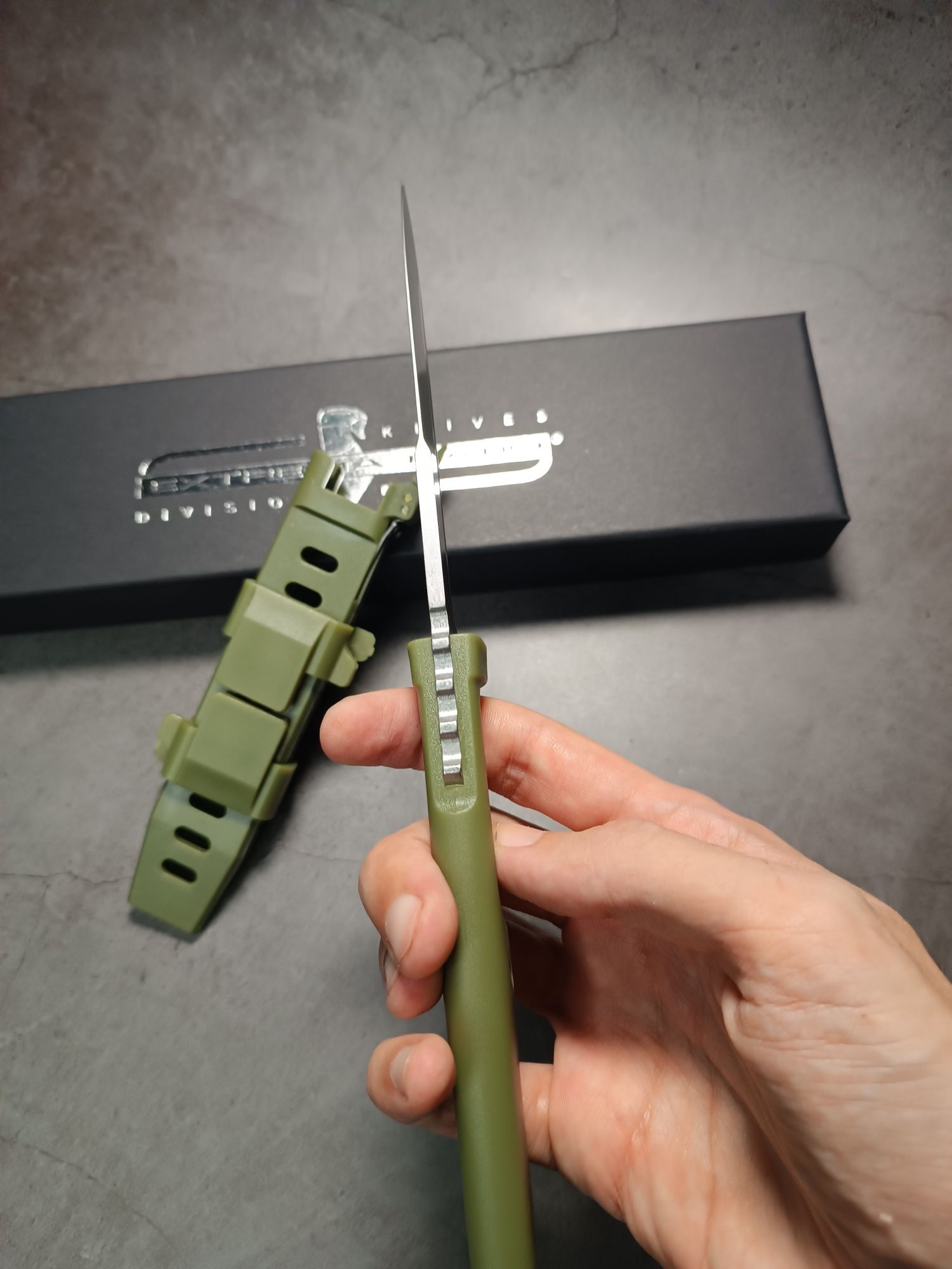 Нож Extrema Ratio knives division "Реквием" Олива