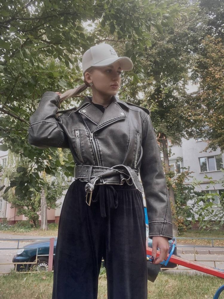 Шкіряна жіноча куртка