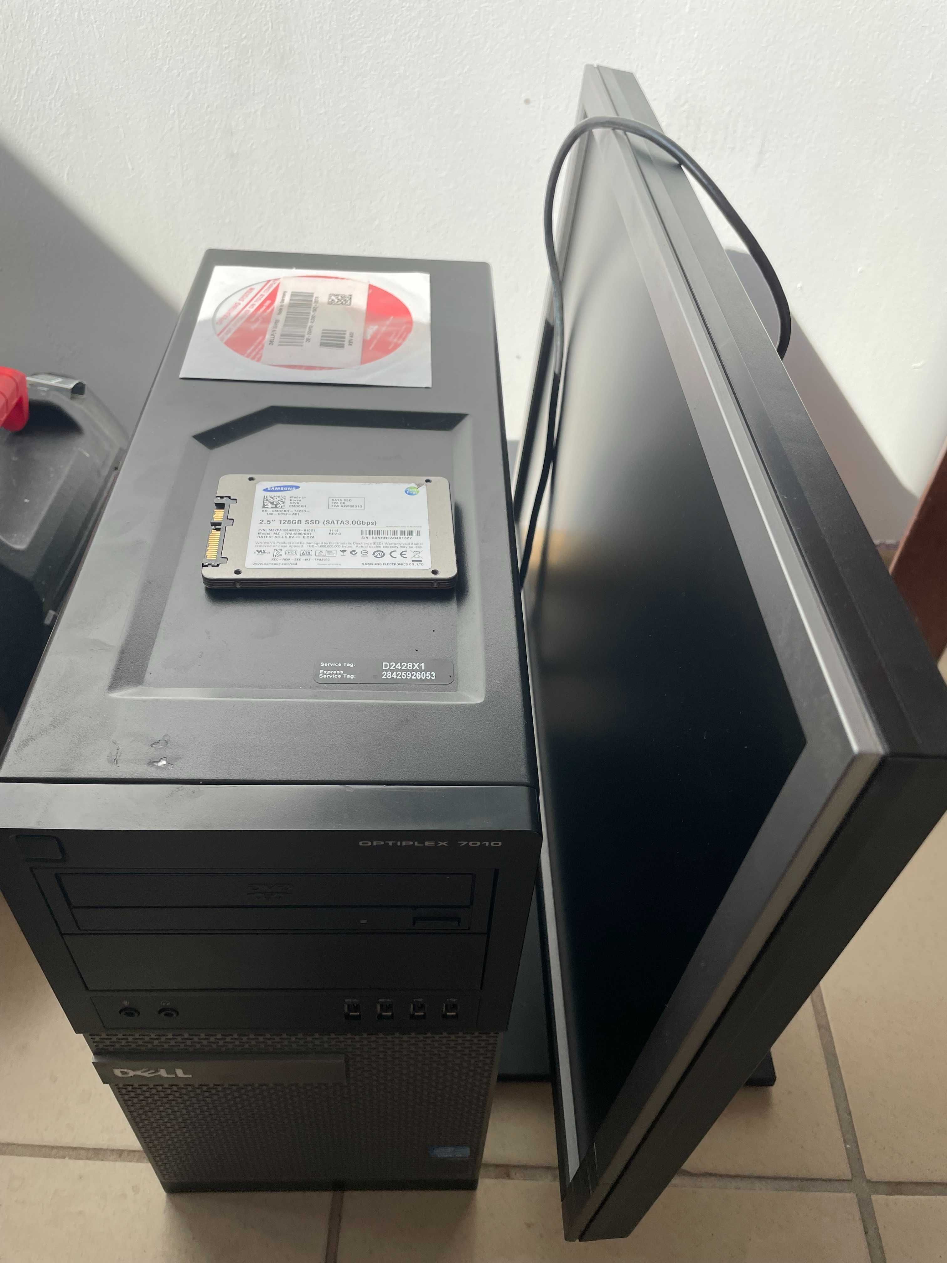 Komputer z monitorem firmy DELL