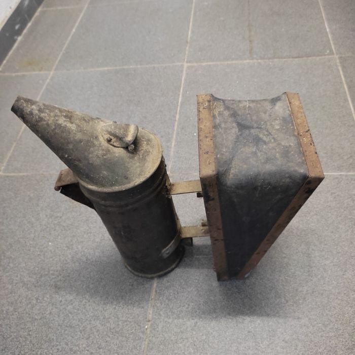 Fumigador antigo para apicultura