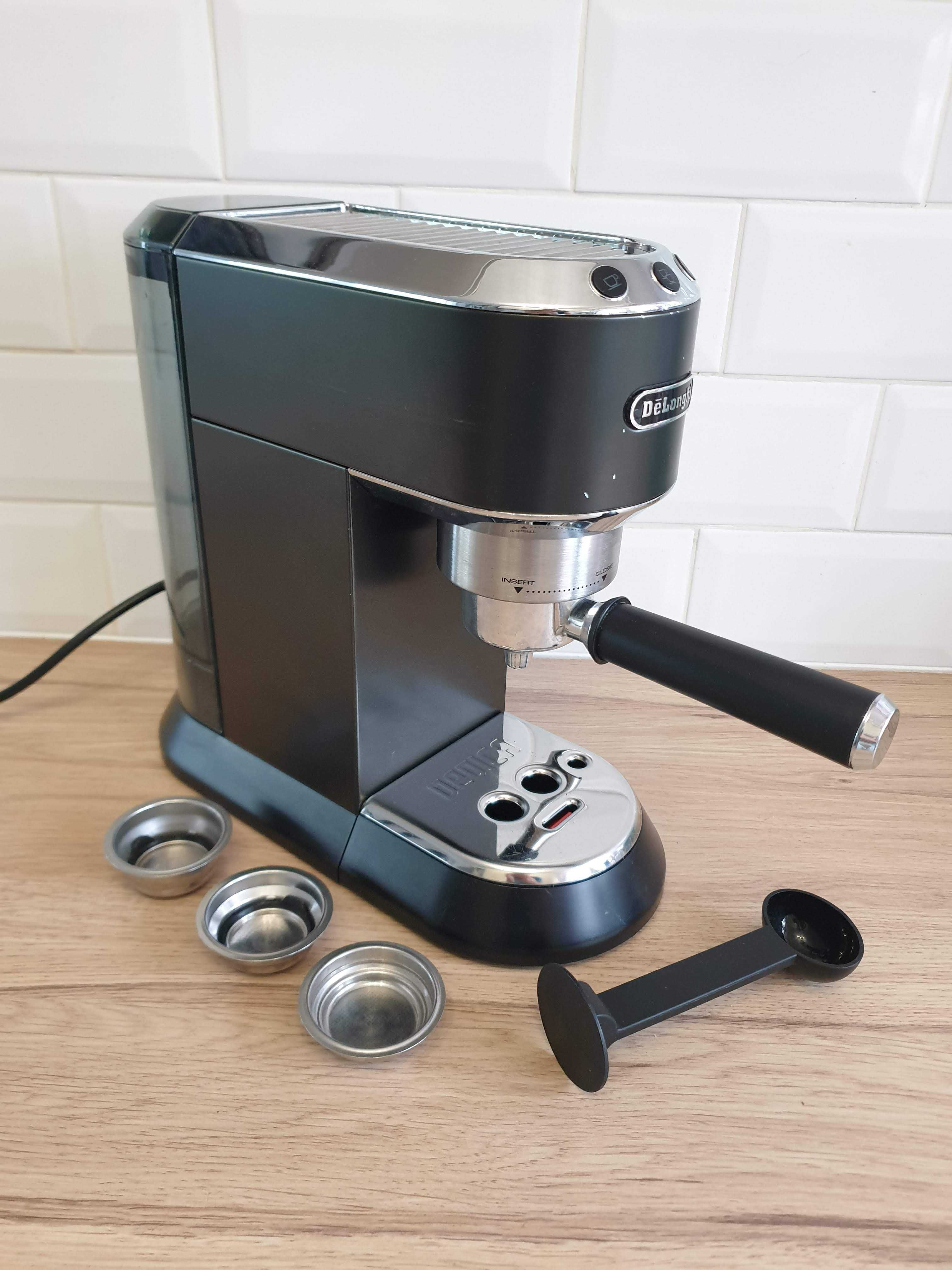Ekspres kolbowy DELONGHI Dedica Style EC685.BK