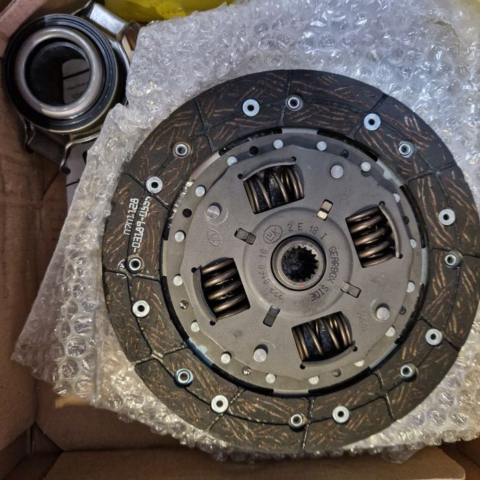 LUK 622056900 Комплект щеплення з підшипником нове