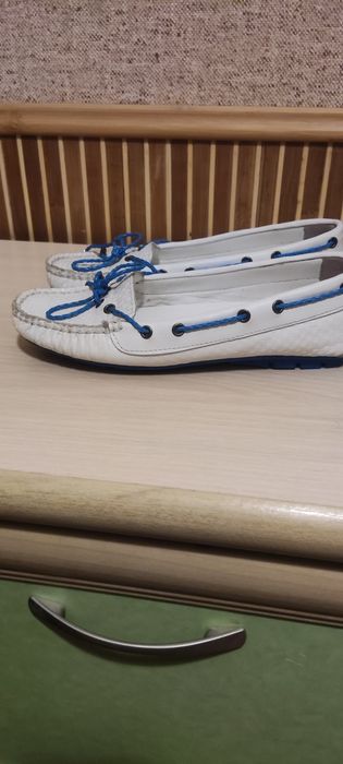 Жіночі мокасини білі