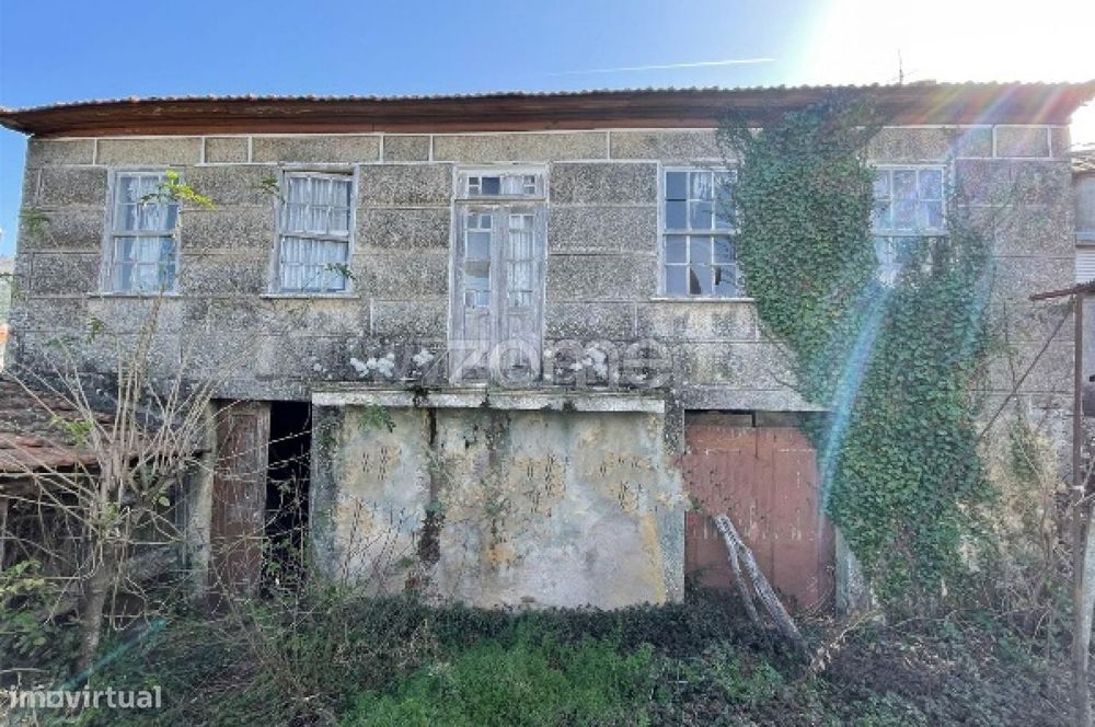 Moradia em ruína - Gogim, S.Martinho de Chãs, Armamar