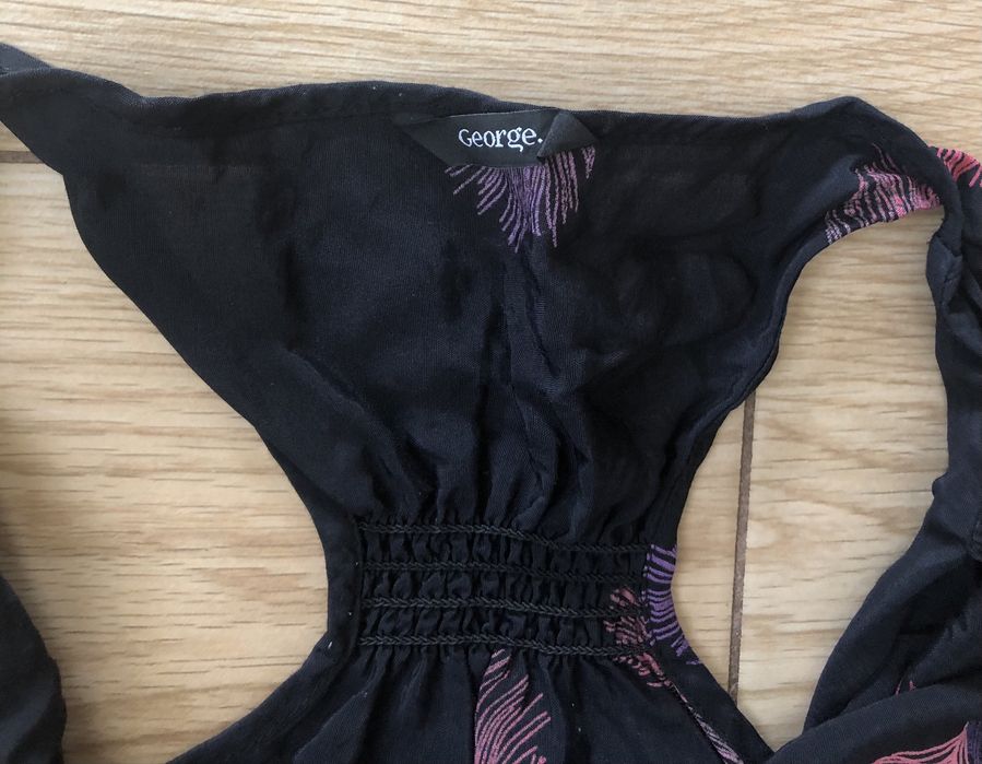 Czarna tunika z wiskozy w kolorowe liście George 44