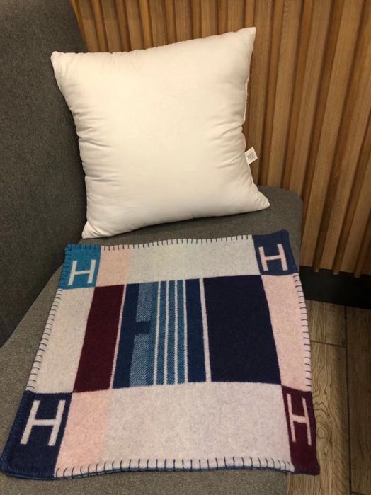 Плед с подушкой Hermes