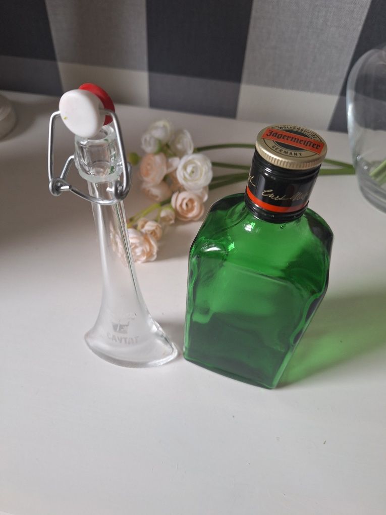 Dwie ładne butelki szklane 40 ml i 330 ml