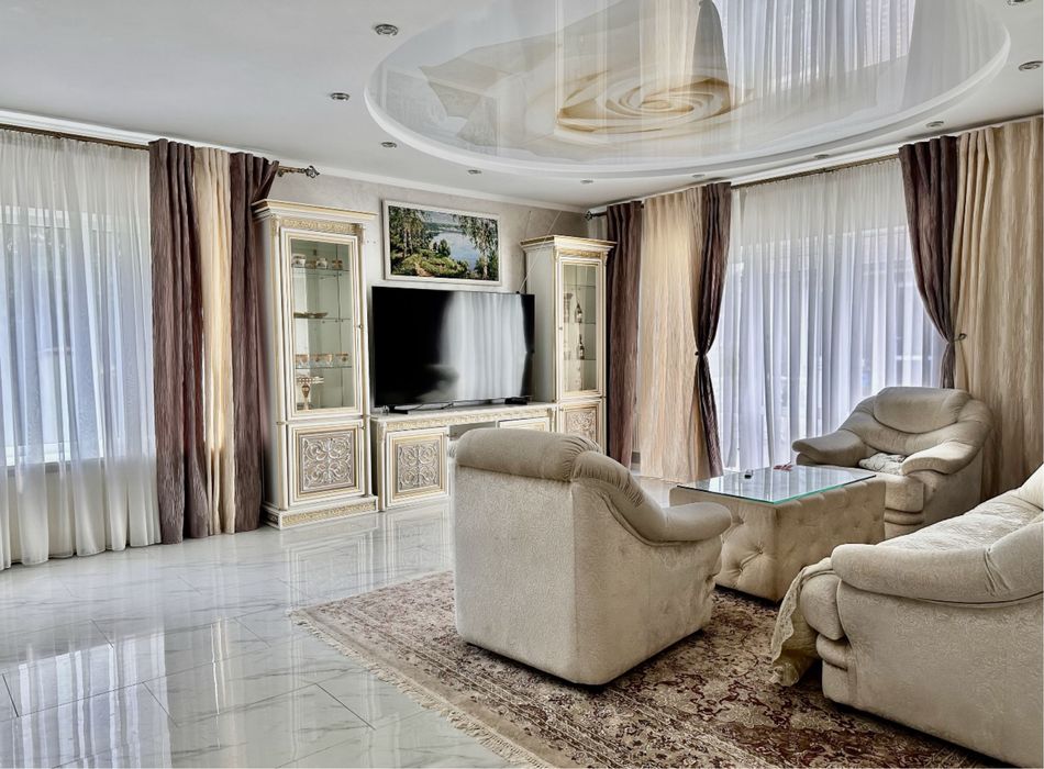 Шикарний маєток Вашої мрії з басейном та ландшафтним дизайном