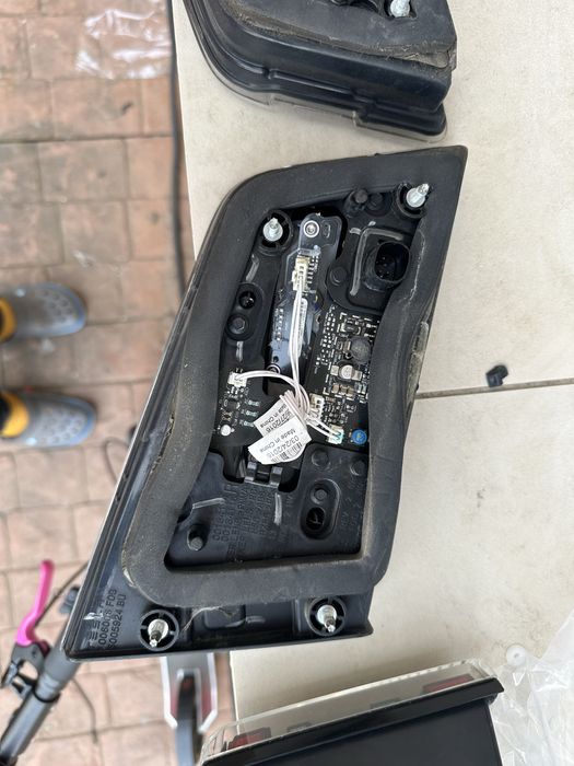 Ліхтарі Tesla S задні фонари