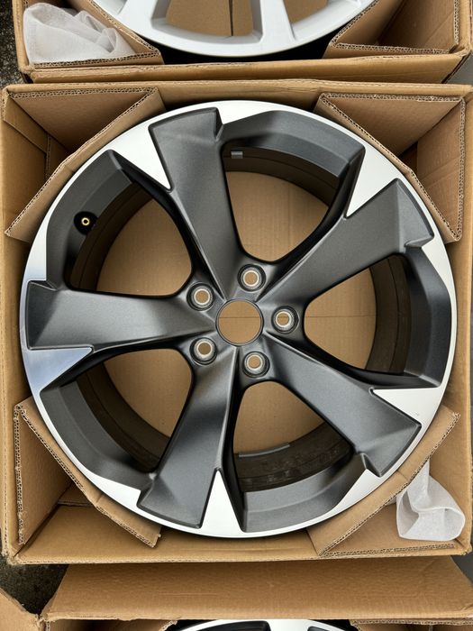 Felga 7,5x18 ET46 Cupra Leon 5FA jak NOWA oryginał