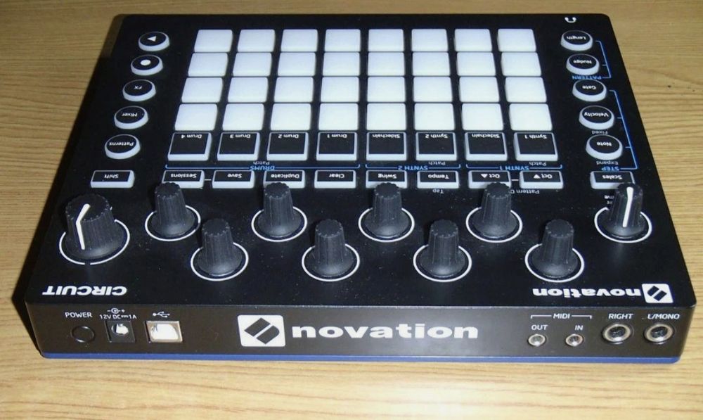 Korg  Vollca FM1 / novation circuit