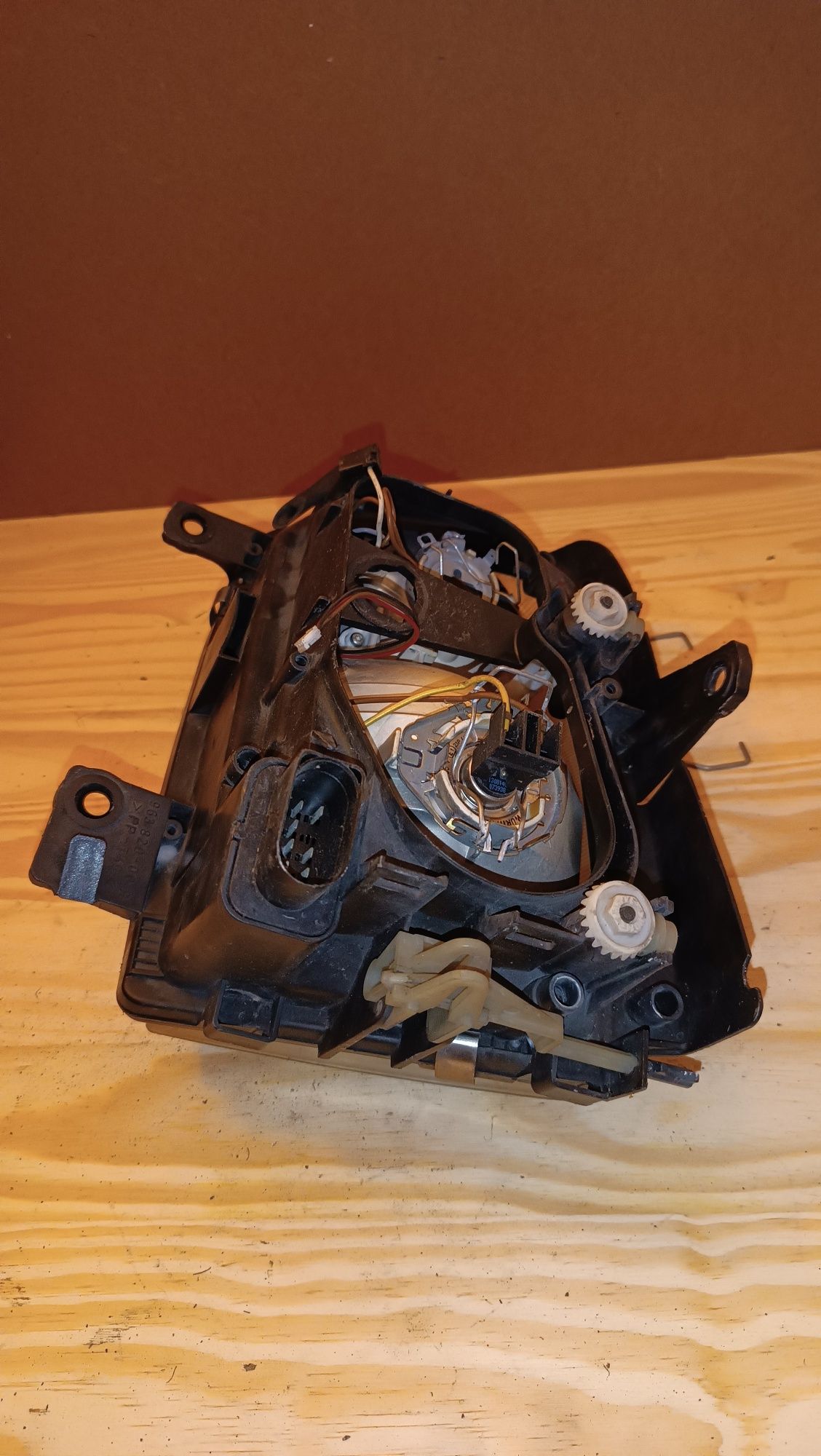 Vendo farol direito de VW polo 6N2 ano 1999/2001