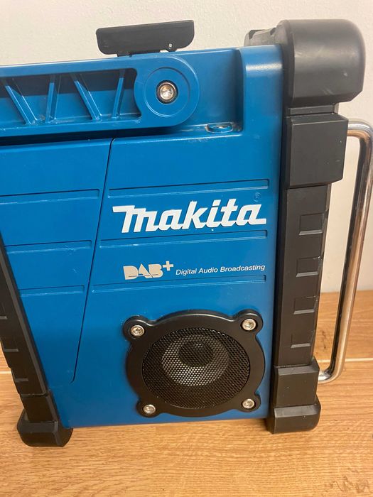 MAKITA radio DMR 110