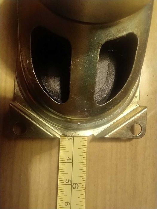 Głośnik Sharp 12W. 7om 12,x6cm używany sprawny z gumowym amortyzatorem