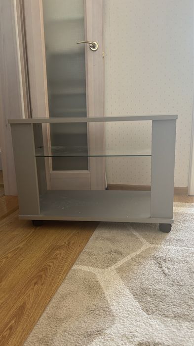Полка под телевизор на колесах