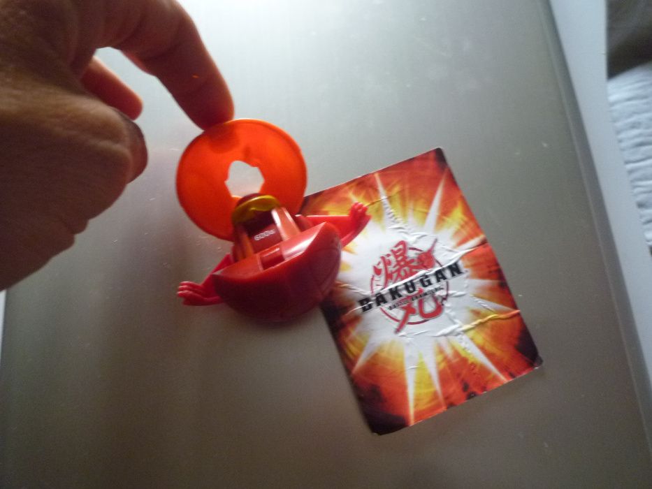 Figura Bakugan e Carta