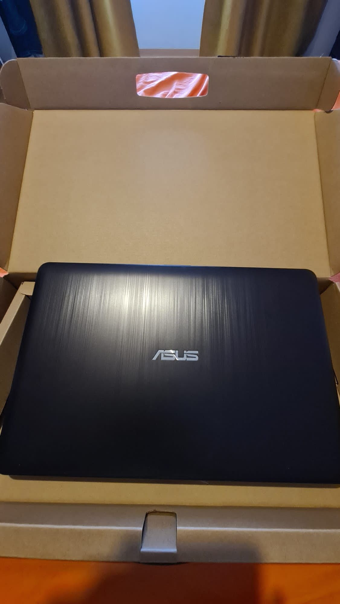 Vende-se portátil ASUS A541N Intel 4core