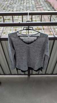 Szary sweter z koronką rozmiar S/M