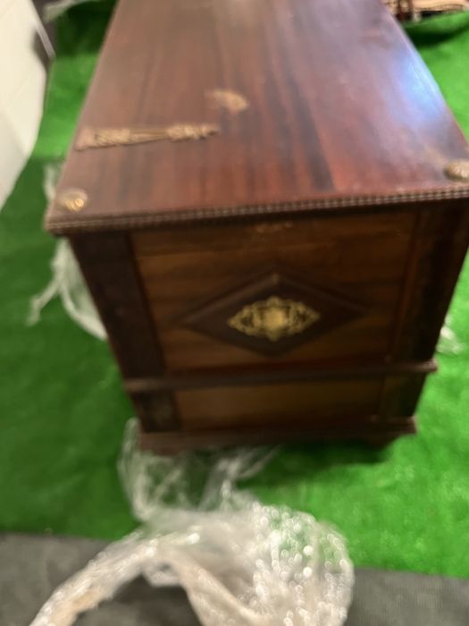 Arca Madeira antiga  Trabalhada