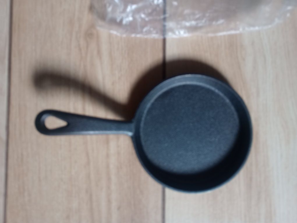 Patelnia żeliwna 12cm