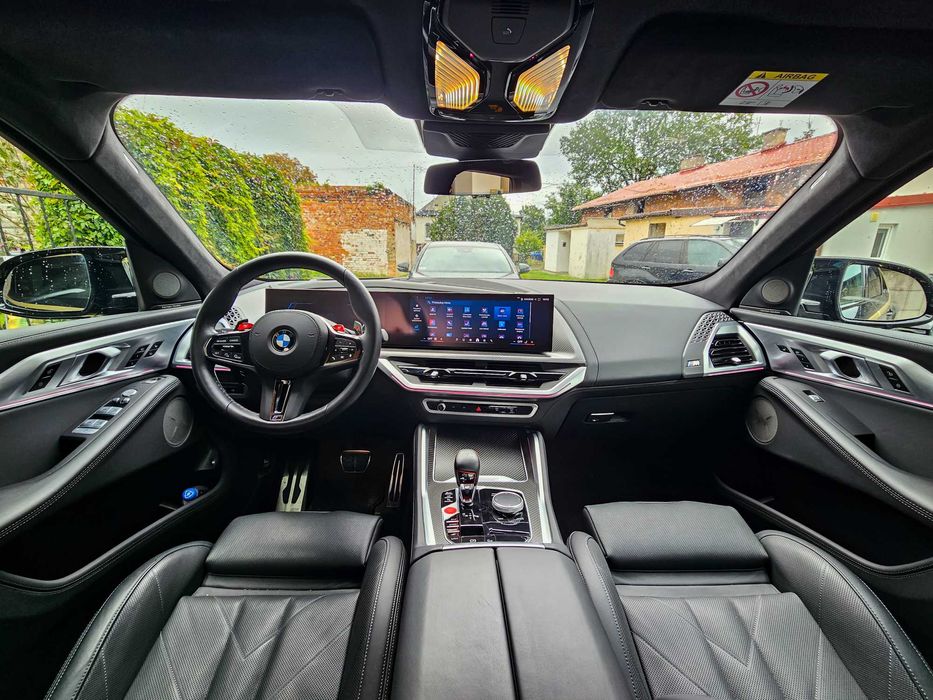 Luksusowy przewóz BMW XM 748 KM - ślub, eventy, VIP transport
