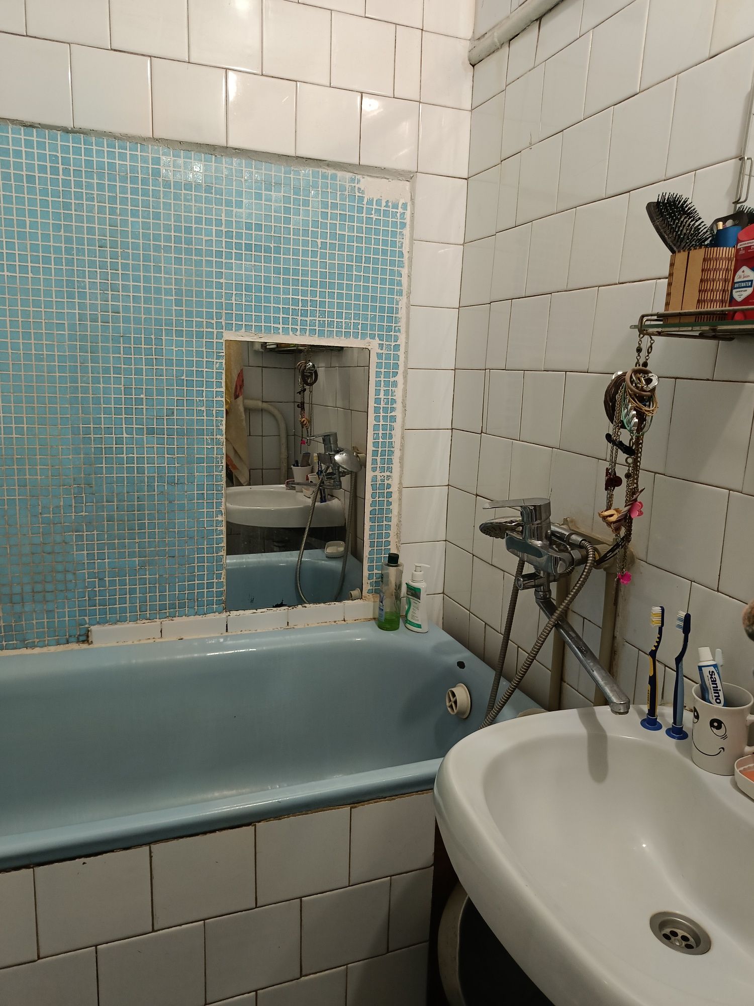 Продам 2 квартиру, частково  меблі, власна кладовка, вул.Г.Сталінграда