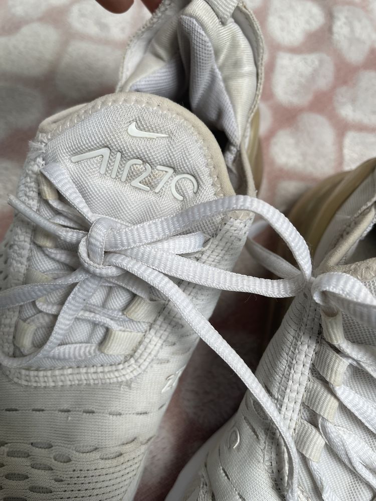 Buty marki Nike Air 270 w rozmiarze 35,5. Poduszki są zżółknięte, buty