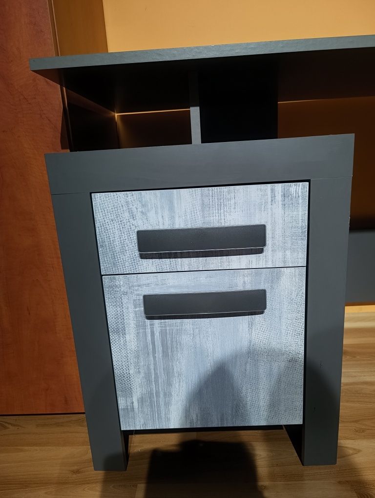 Biurko młodzieżowe z Agaty