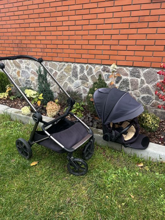 Коляска прогулянкова з реверсивним блоком ME 1128 AVENUE