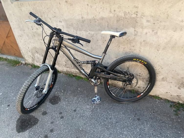 Specealized downhill