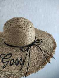 Соломенная шляпа с полями и вышивкой