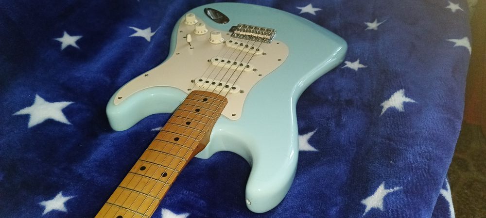 Гитара Фендер класика 50'