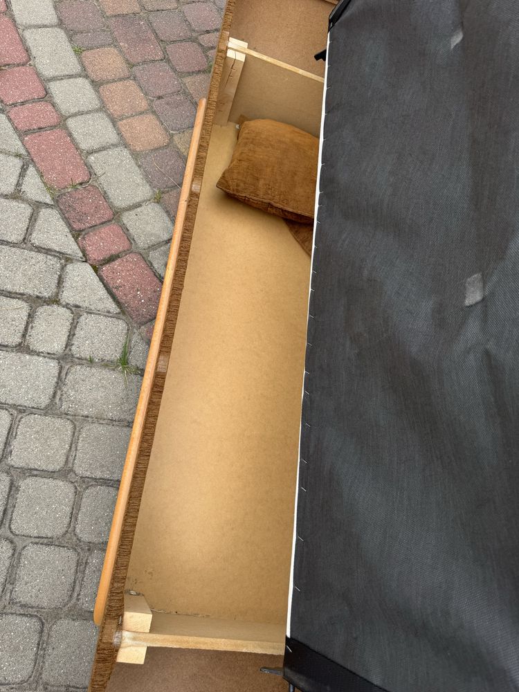 Kanapa z funkcją spania i pojemnikiem na pościel