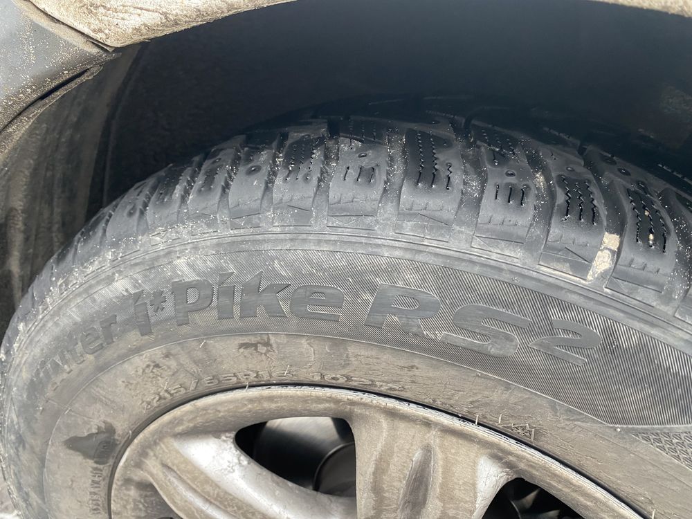 Продам Шины зимние Hankook 215/65R16 комплект 4 штуки