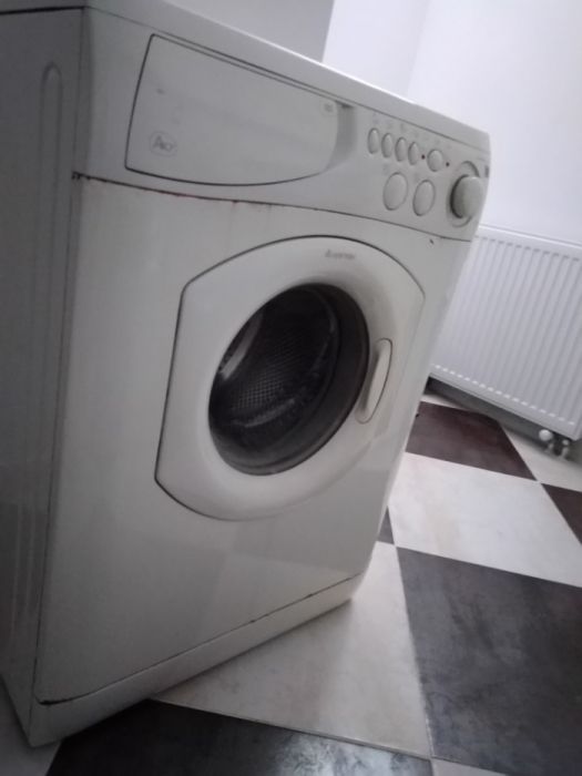 Продам стиральную машину Аристон