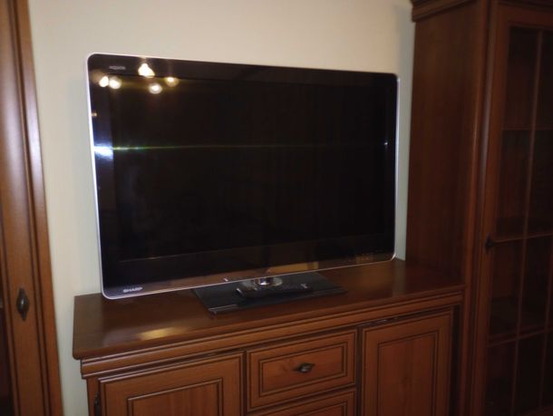 telewizor Sharp 40 cali LCD model LC-40LE810E. Używany