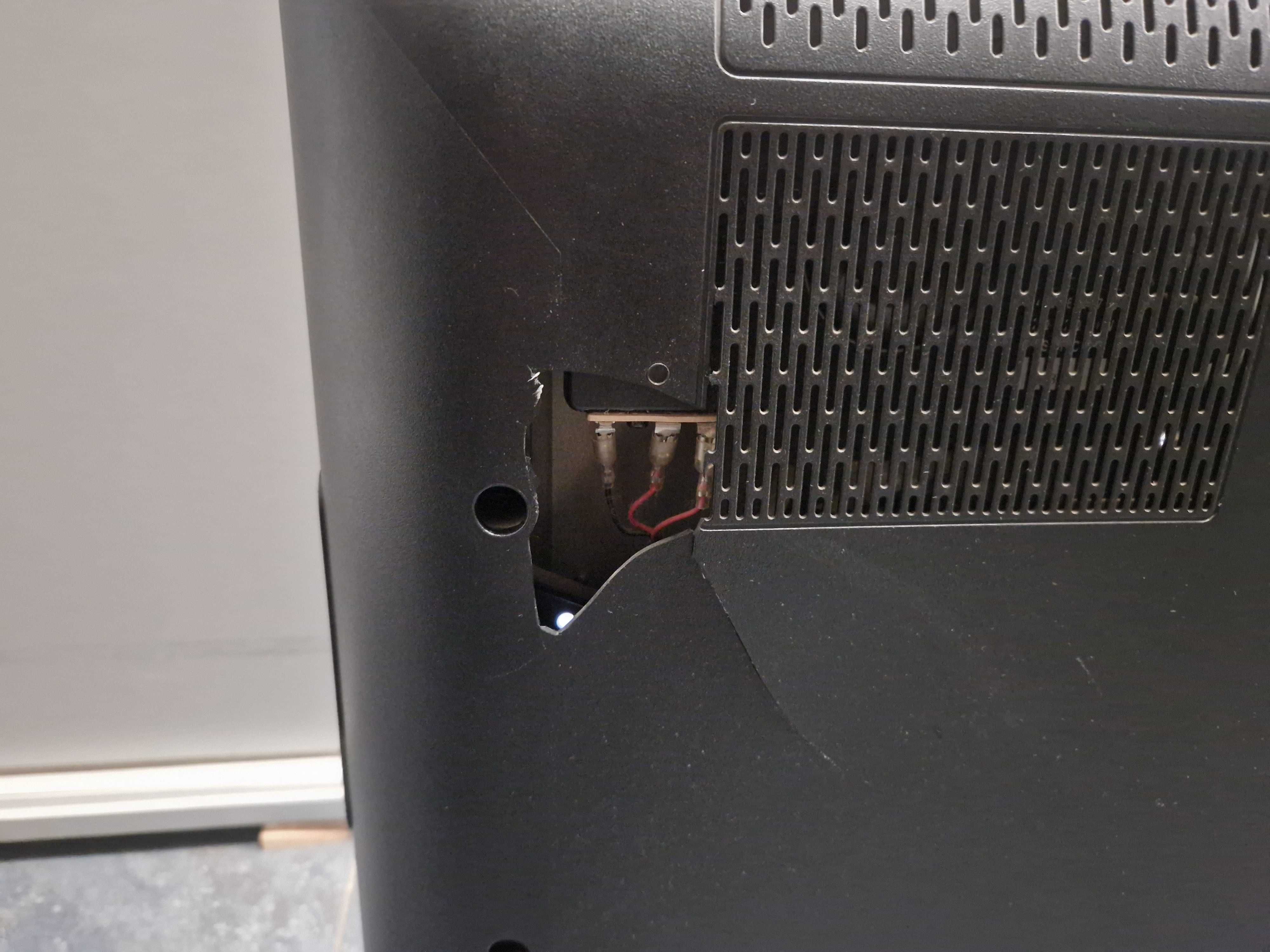Telewizor LCD Philips 32PFL7404H/12 + Pilot