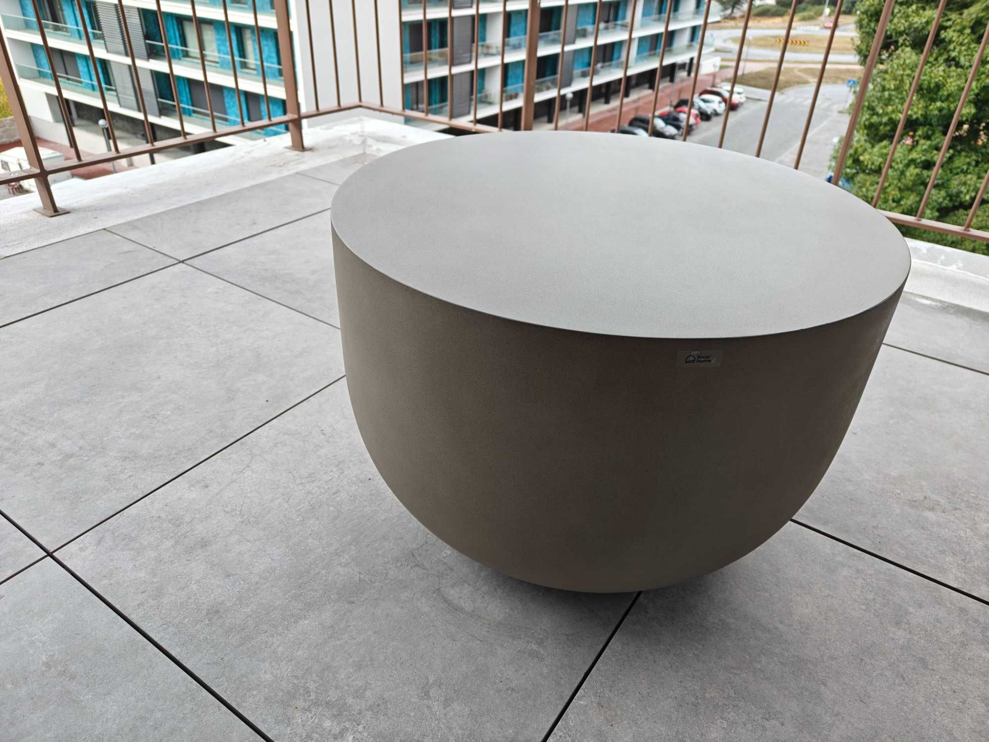 Kave home - Mesa Garbet exterior - cimento 60cm (com menos de 1 mês)