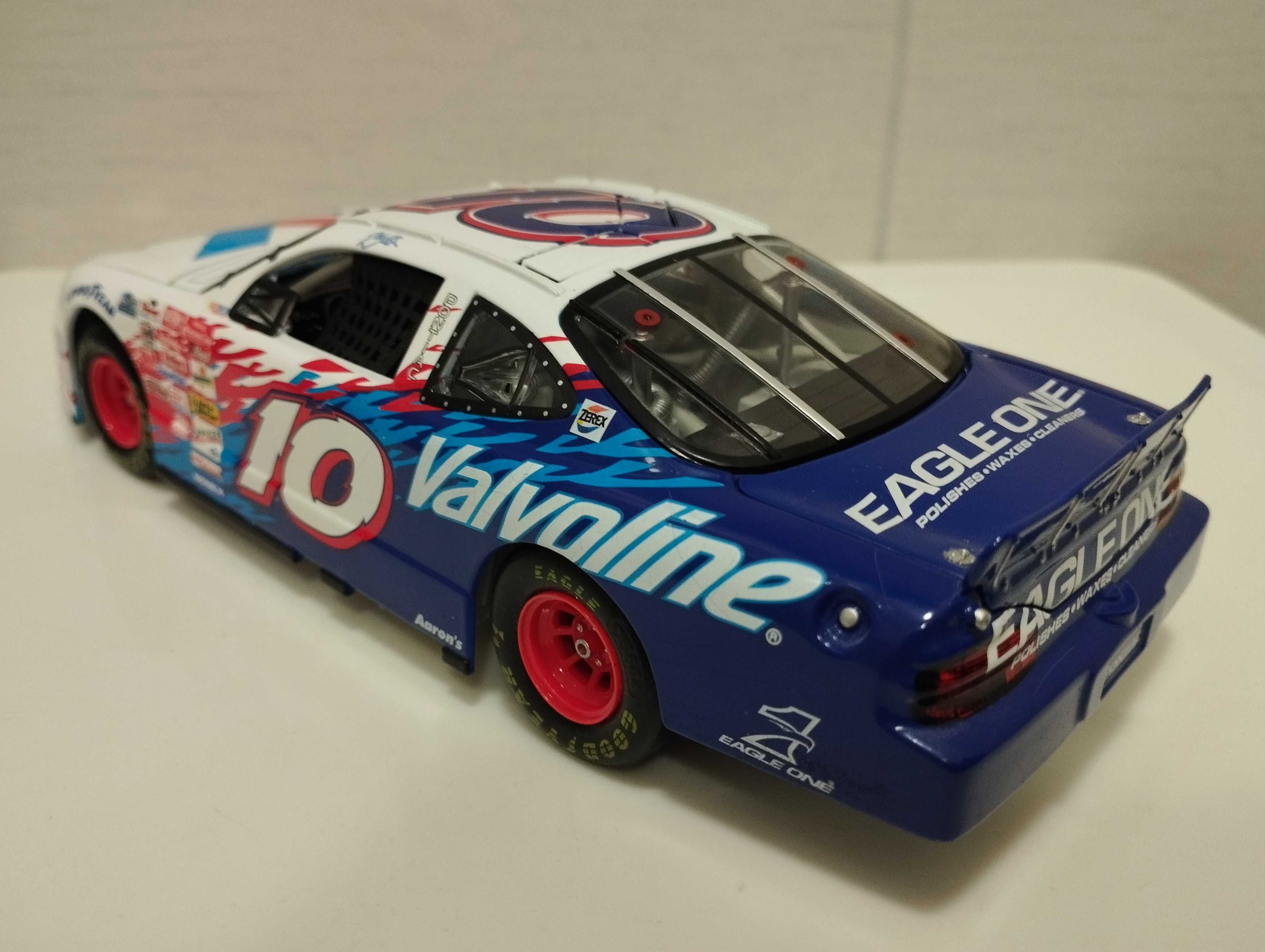 NASCAR: Johnny Benson - Valvoline 1/24