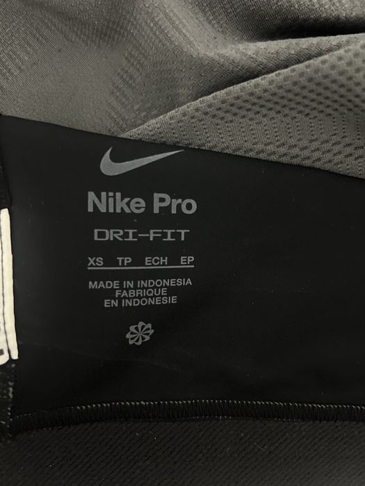 Топ Nike