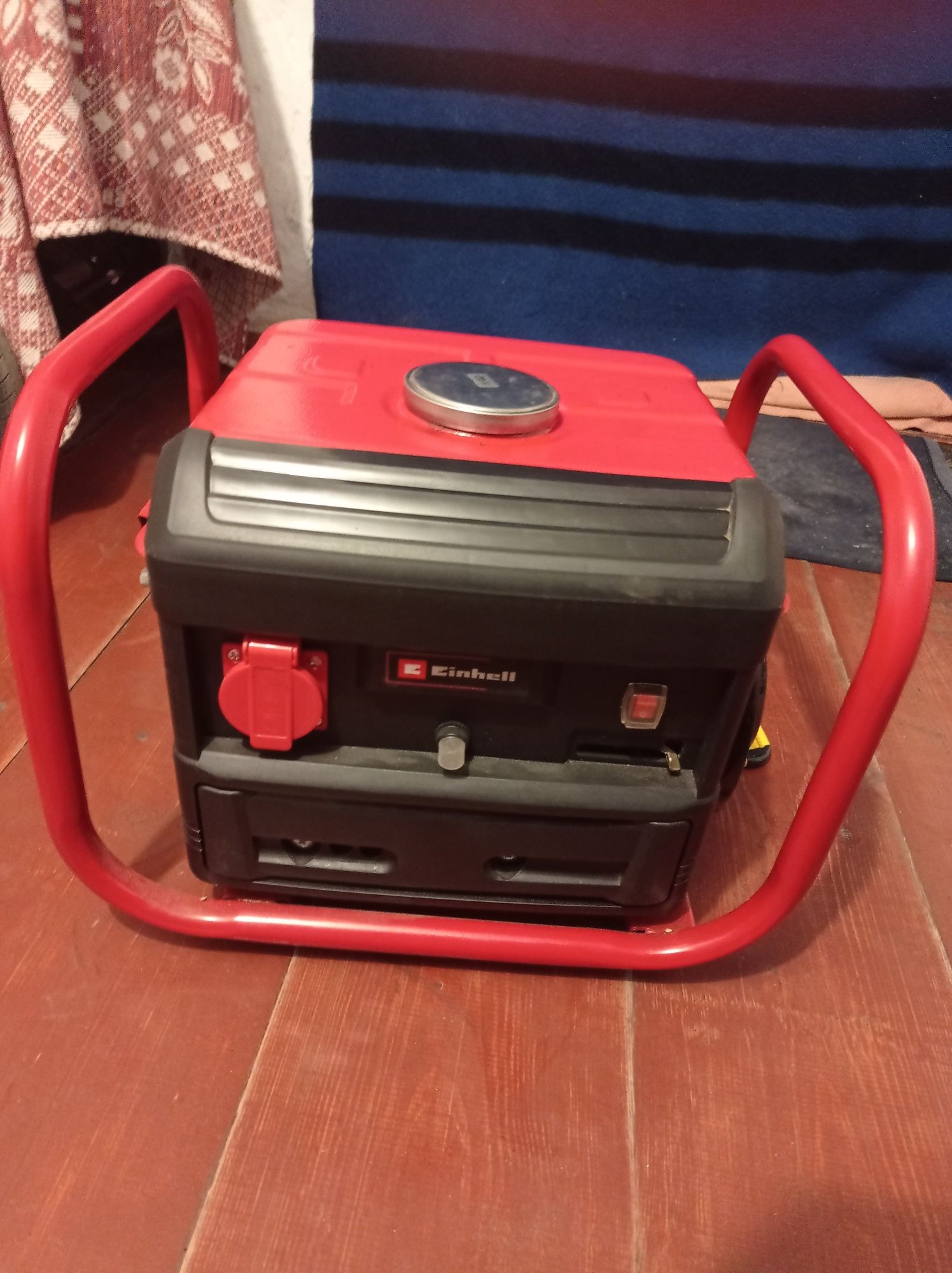 Продам генератор 2тактний 700W